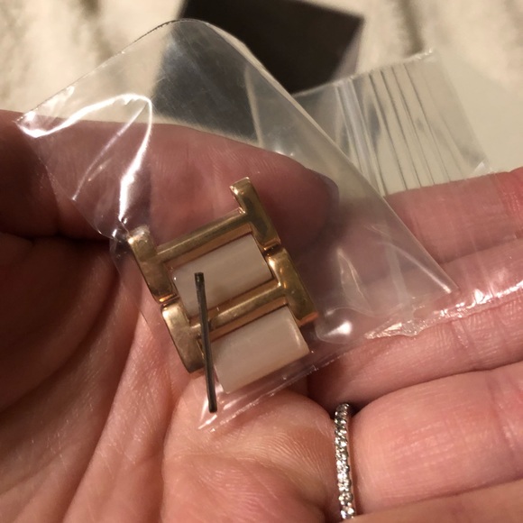 Rose gold Michael Kors watch - Picture 4 of 8